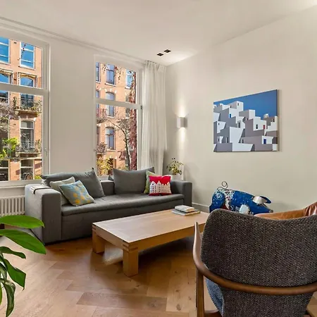 Lovely With 2 Bedrooms In