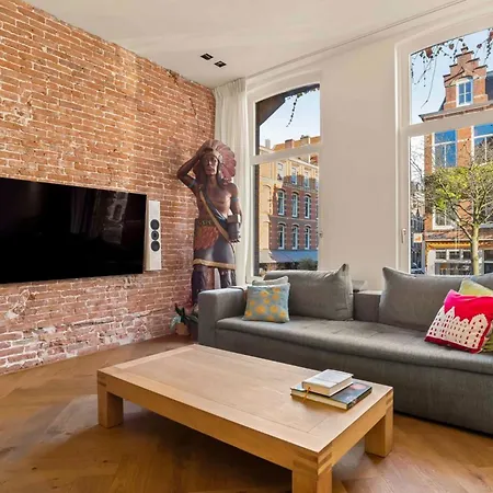 Lovely With 2 Bedrooms In